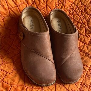 Earth Chocolate Brown Slip-On Clogs with Decorative Button